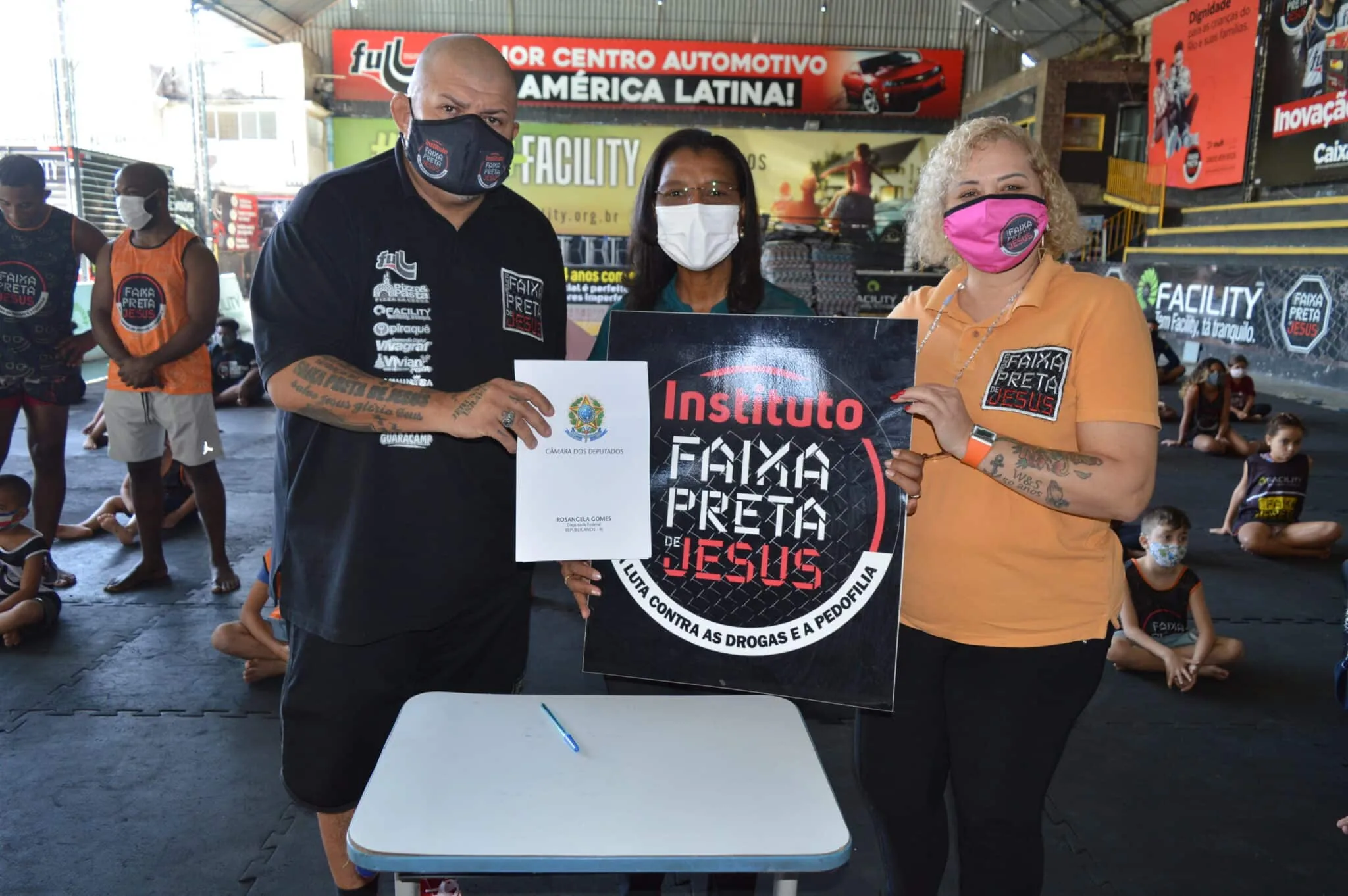 Rosangela Gomes visita Projeto Faixa Preta de Jesus e entrega emenda de R$ 500 mil